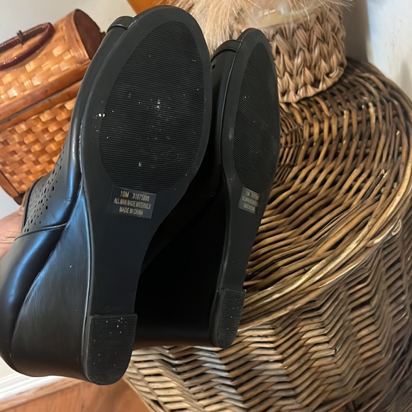 Black Wedge Peep Toe Shoe/ 3 Inch/Side Zipper/ Size 10/ Cato - Picture 7 of 7